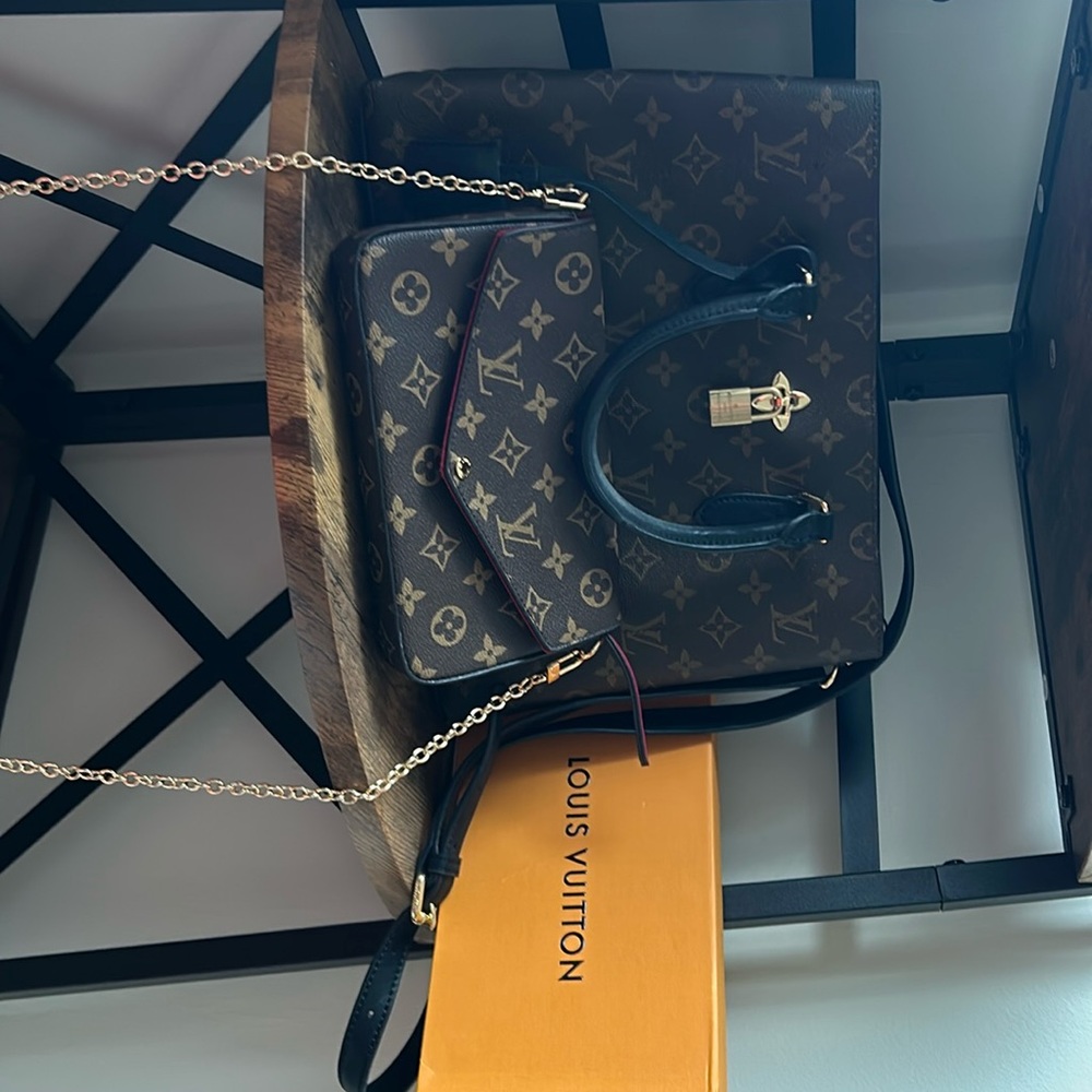 ***Vintage, limited edition ***Louis Vuitton clutch and purse set. 💫